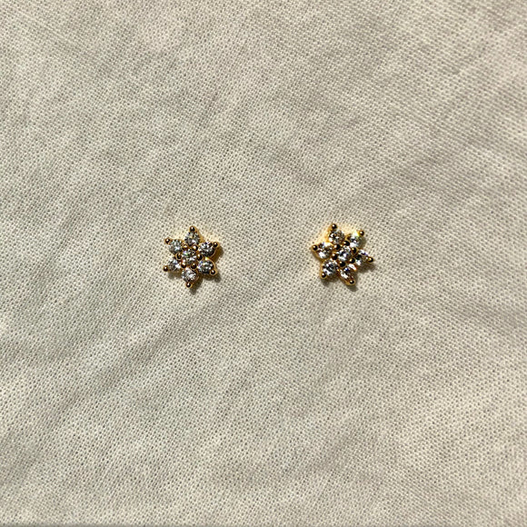 18k Gold CZ flower stud earrings