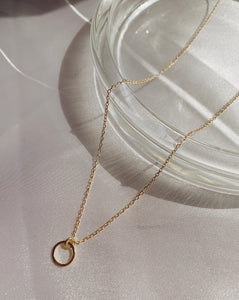 18k Gold circle pendant necklace